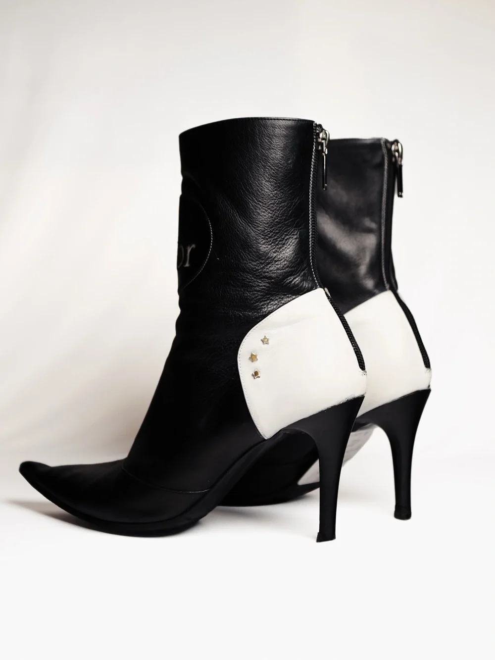 Dior Galliano Vintage Y2K Black Leather D Logo Pointed Toe Ankle Boots 37.5